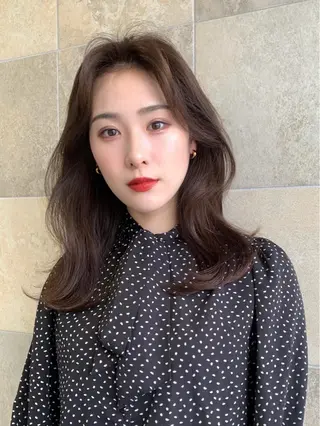 セミロング ブリーチなしダブル/ レイヤーカット 小棹のヘアスタイル