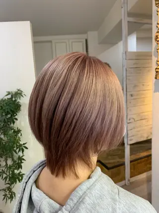 ショート カラー 小嶋 美里のヘアスタイル