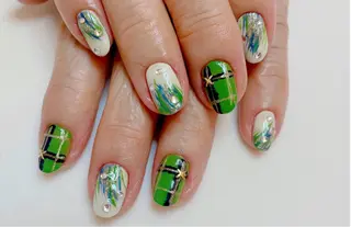 ネイル ママリンド　志村坂上店所属・しみ えんのネイルデザイン