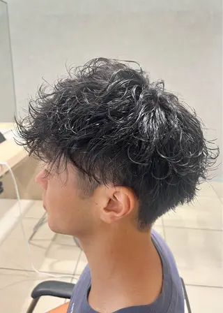 パーマ メンズ 巖本 真希のヘアスタイル