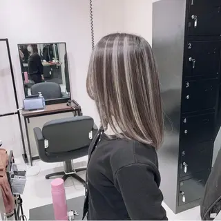 ロング カラー オフホワイトアンドなんば所属・福西 洋斗のヘアスタイル