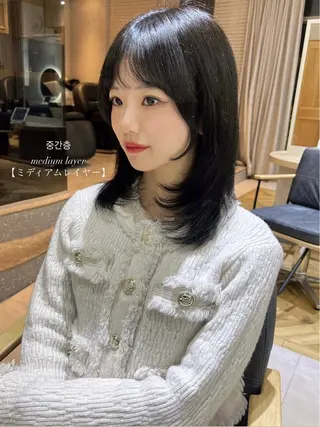 ミディアム カラー 韓国🇰🇷レイヤー 映える顔周り🩷のヘアスタイル