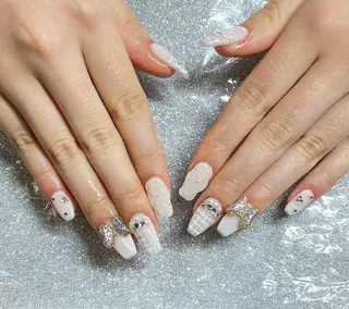 ネイル VIERU 🌈🎀💖のネイルデザイン