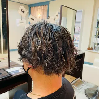 ショート カラー パーマ メンズ 朝生 海都のヘアスタイル