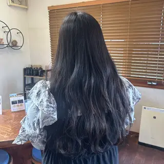 ロング 岡本 妃麗のヘアスタイル