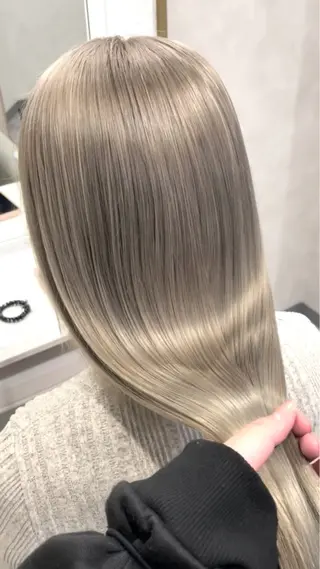 ロング wistell所属・ハイトーン/艶カラー sarina🩷のヘアスタイル