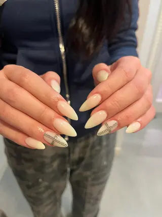 ネイル +vico 堀江店所属・中西 春那のネイルデザイン