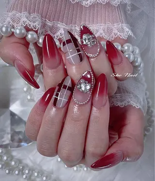 ネイル She   Nail所属・ISA_ BELLAのネイルデザイン
