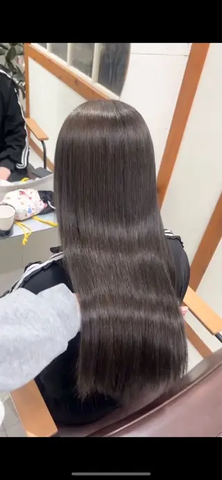 カラー 北川 茉奈のヘアスタイル