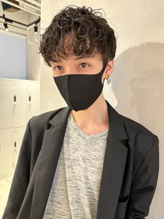 ショート パーマ メンズ 渋谷レイヤーカット/ 暖色艶カラー🩵高橋のヘアスタイル
