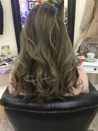 セミロング カラー 鶴見 和美のヘアスタイル