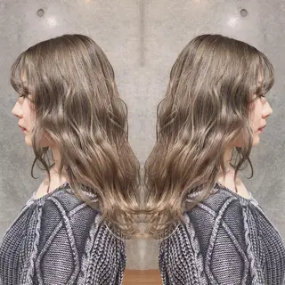 セミロング カラー ヘアアレンジ 🦋美髪／エクステ 🦋アベイクミのヘアスタイル