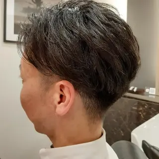 ミディアム ラヴィ・ザ・バーバー所属・佐々木 良佑のヘアスタイル