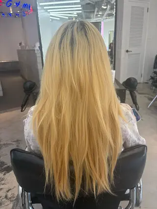 カラー HIKARI🐈‍⬛ ハイトーン×デザインのヘアスタイル