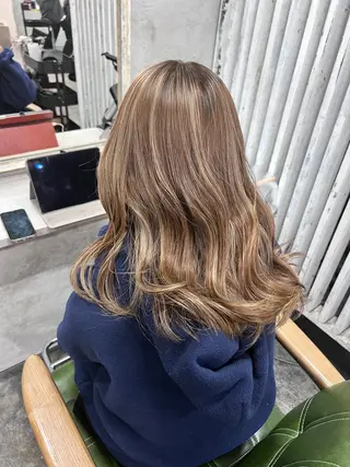 ロング カラー apollo yokohama所属・バレイヤージュ横浜 ハイライトのヘアスタイル