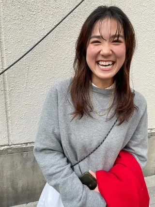 セミロング さの あやねのヘアスタイル