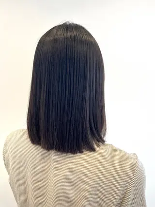 ミディアム パーマ 顔周りレイヤー／ 似合わせ／古津遼平のヘアスタイル