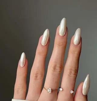 ネイル 高木 維麗絲のネイルデザイン