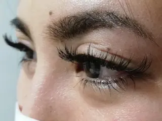 マツエク・マツパ angelux 所属・完全個室サロン🌹 angelux🌹のマツエク・マツパデザイン