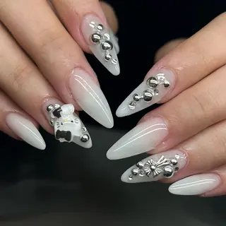 ネイル ⁸ᵃᵖᵖʸ🐝⋆゜ MöEのネイルデザイン