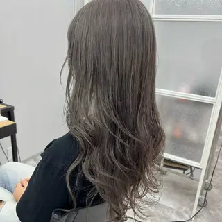 セミロング 岸下 理緒のヘアスタイル
