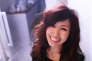 ミディアム セミロング ロング カラー パーマ 平松 千枝のヘアスタイル