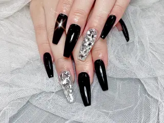 ネイル 🦋 Queenieのネイルデザイン