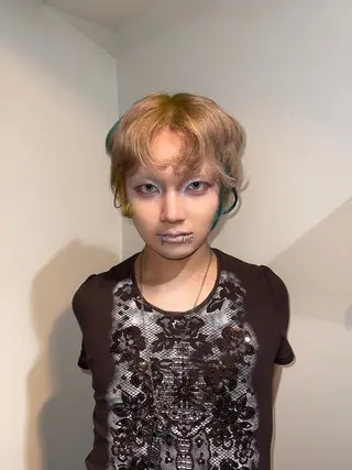 ショート カラー スギヤマ シユのヘアスタイル