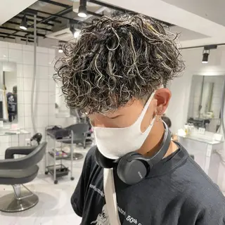 ショート カラー パーマ ヘアアレンジ メンズ アイブロウ スパイキー/フェザー /波巻き/かいとのヘアスタイル