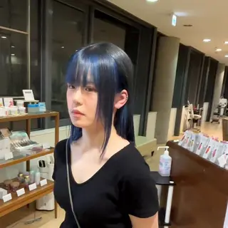 ミディアム カラー CONAN｜レイヤー ボブ／ハイトーンのヘアスタイル