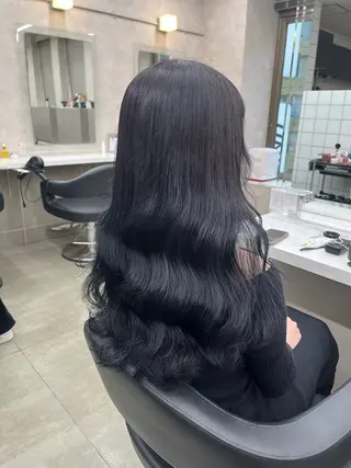 セミロング 寒色＆ブリーチ特化 寒色MiOのヘアスタイル