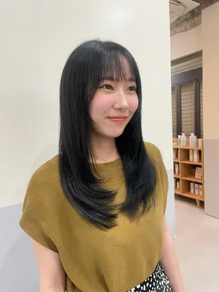 セミロング 小久保 里紗のヘアスタイル