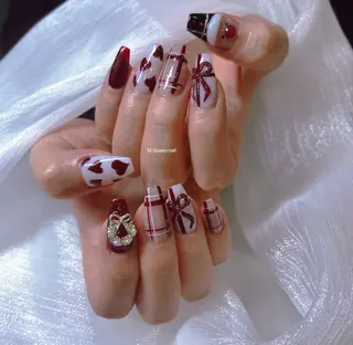 ネイル MQueen ネイルサロンマルのネイルデザイン