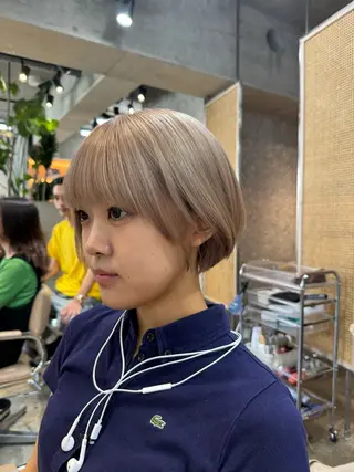 ショート ⭐ハイトーンブリーチ ミルクティーピンクのヘアスタイル