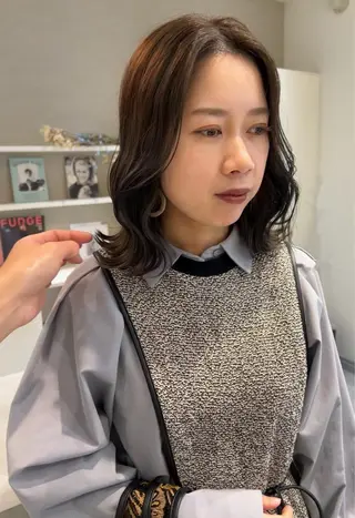 ミディアム レイヤーカット/ 透明感カラー レイのヘアスタイル
