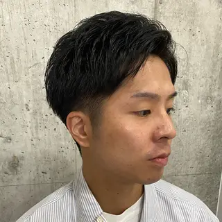 ショート センターパート/ニ ュアンスパーマのヘアスタイル