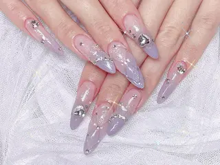 ネイル 🦋 Queenieのネイルデザイン