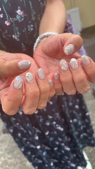 ネイル nailsalon　hue所属・小山 羽奈のネイルデザイン