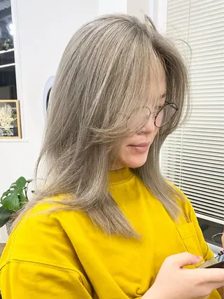 セミロング カラー パーマ ヘアアレンジ メンズ キッズ ネイル マツエク・マツパ アイブロウ 韓国風×透明感カラー 髪質改善オタベシンヤのヘアスタイル