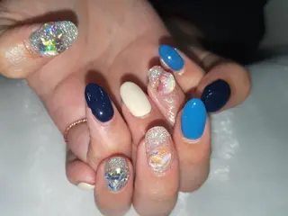 ネイル R'well所属・はばすみれ🎀ﾈｲﾙ 光ﾌｪｲｼｬﾙ ﾍｱのネイルデザイン