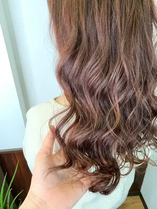 セミロング キラ ゲンキのヘアスタイル