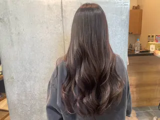 ロング カラー 塩崎 明菜のヘアスタイル