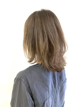 ミディアム カラー 品田 真里のヘアスタイル