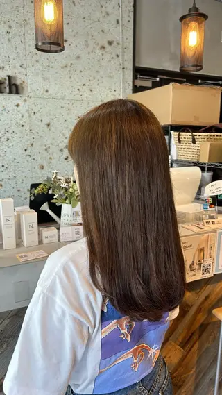 セミロング lafith hair Glanz 桂所属・かじももな｜縮毛矯正 ｜透明感カラーのヘアスタイル