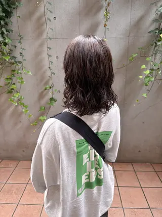 ミディアム パーマ 大橋 芽衣のヘアスタイル