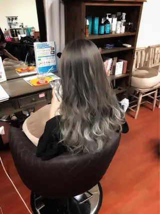 ロング カラー 是枝 さくらのヘアスタイル