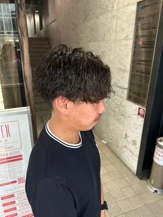 パーマ 岡田 拓真のヘアスタイル
