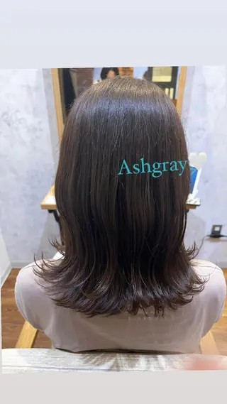 ミディアム カラー 三條場 彩夏のヘアスタイル
