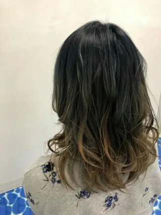 ミディアム カラー CoCooN Hiromiのヘアスタイル