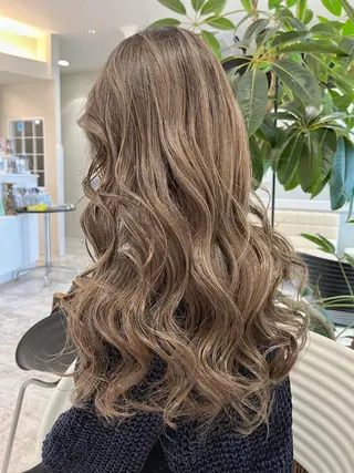 ロング カラー ヘアアレンジ シアーベージュニスト 🥣大石亜里紗のヘアスタイル